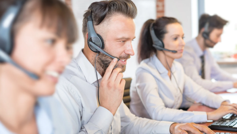 Multilingual Call Centers vs. Traditional Bilingual Services: What’s the Difference?